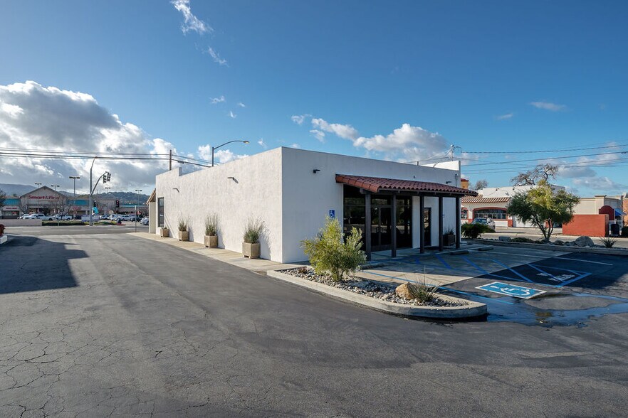 More Photos Of 8115-8149 El Camino Real, Atascadero Storefront Retail Office For Lease