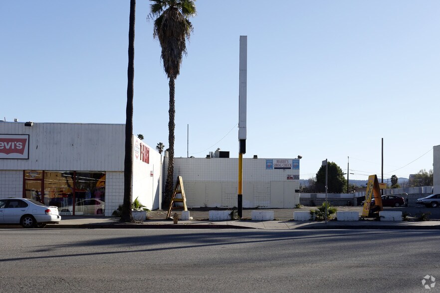 More Photos Of 20930-20934 Sherman Way, Canoga Park Auto Dealership For Lease
