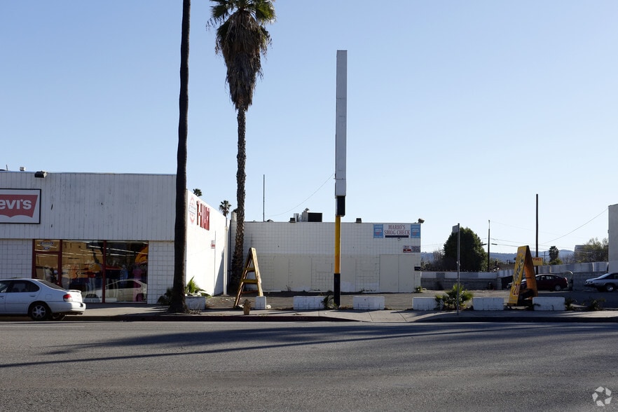 More Photos Of 20930 Sherman Way, Canoga Park Auto Dealership For Lease