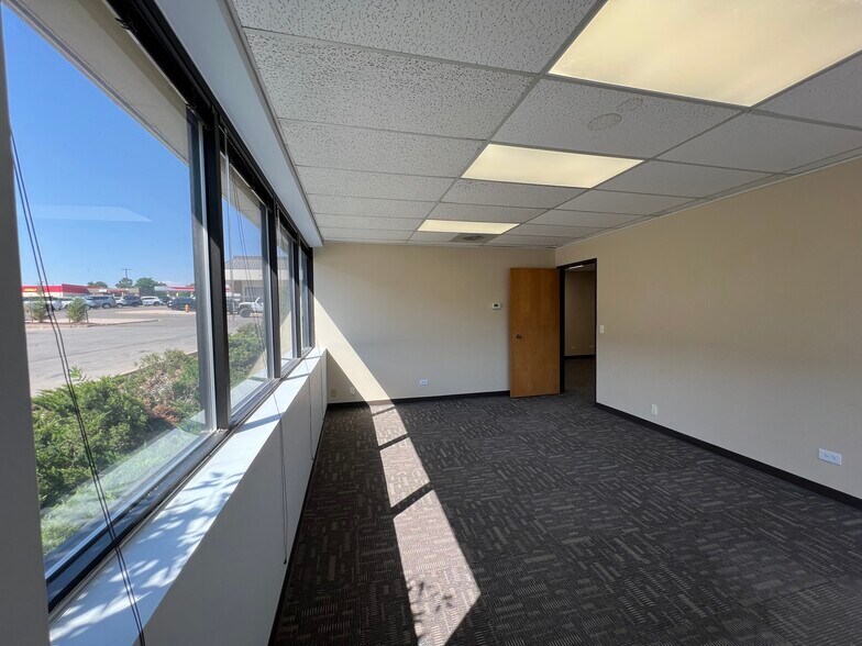 More Photos Of 8210-8236 S Holly St, Centennial Unknown For Lease