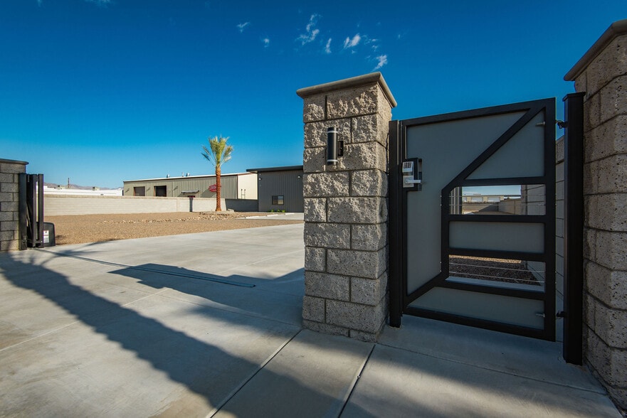 More Photos Of 1551 E World Blvd, Fort Mohave Showroom For Sale