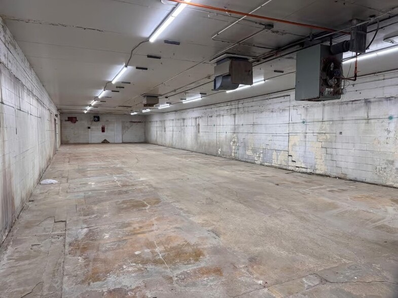 More Photos Of 116 S 10th St, Marshall Light Distribution For Sale