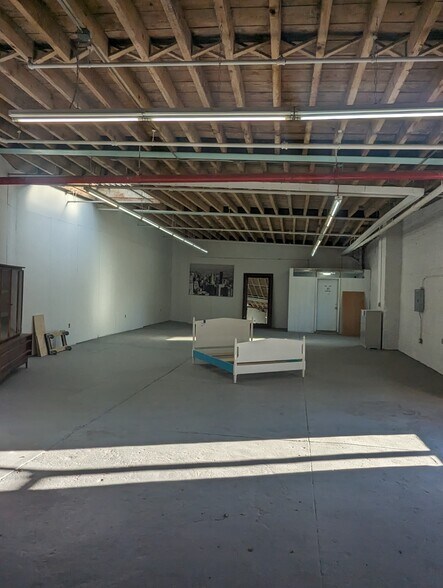 More Photos Of 27 Knickerbocker Ave, Brooklyn Industrial For Sale