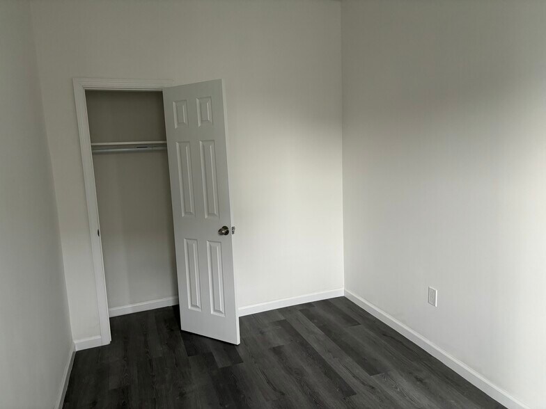 More Photos Of 564-566 Newark Ave, Jersey City Storefront Retail Residential For Sale