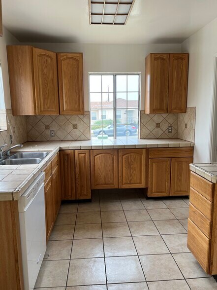 More Photos Of 6922 Glasgow Ave, Los Angeles Apartments For Sale