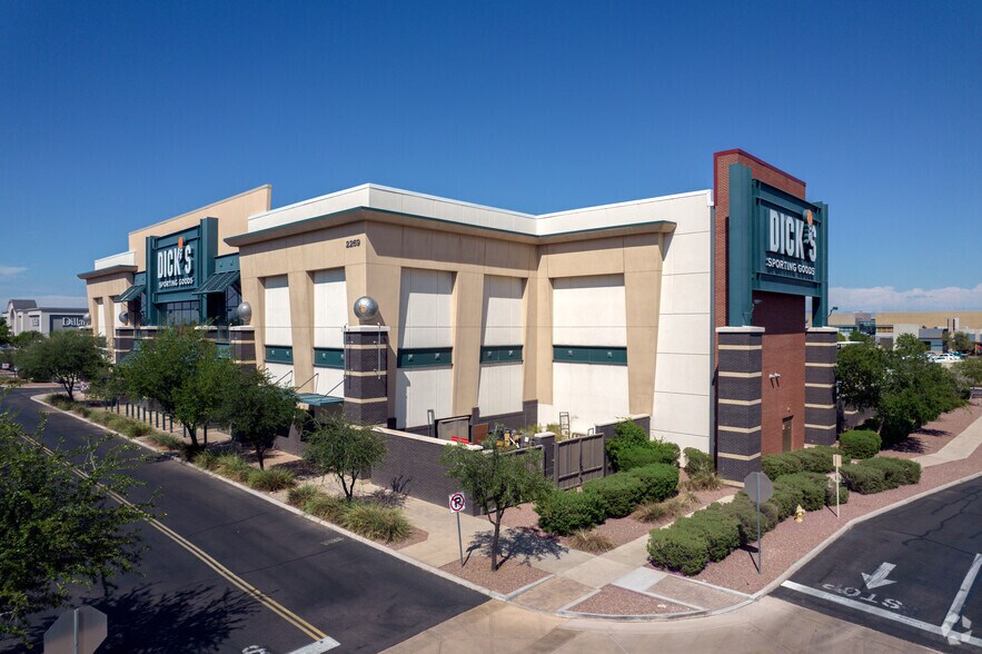 More Photos Of 2716-2810 S Market St, Gilbert Unknown For Lease
