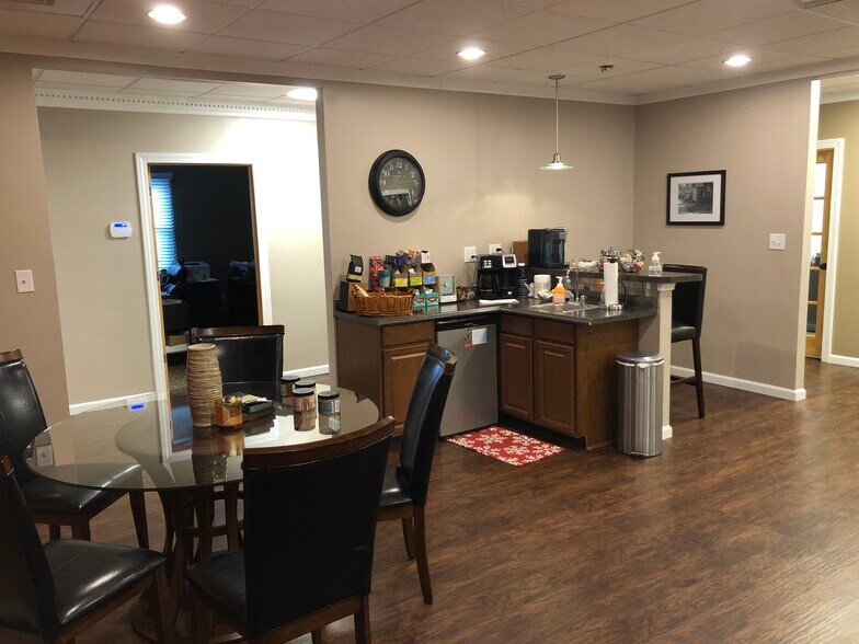 More Photos Of 44 N Girls School Rd, Indianapolis Office For Sale