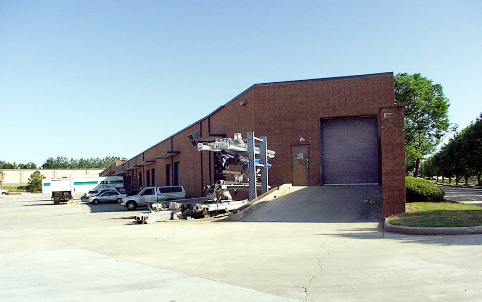 More Photos Of 819 Pickens Industrial Dr, Marietta Distribution For Lease