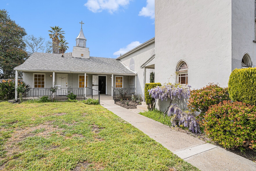 More Photos Of 457 Capistrano Dr, Oakland Specialty For Sale