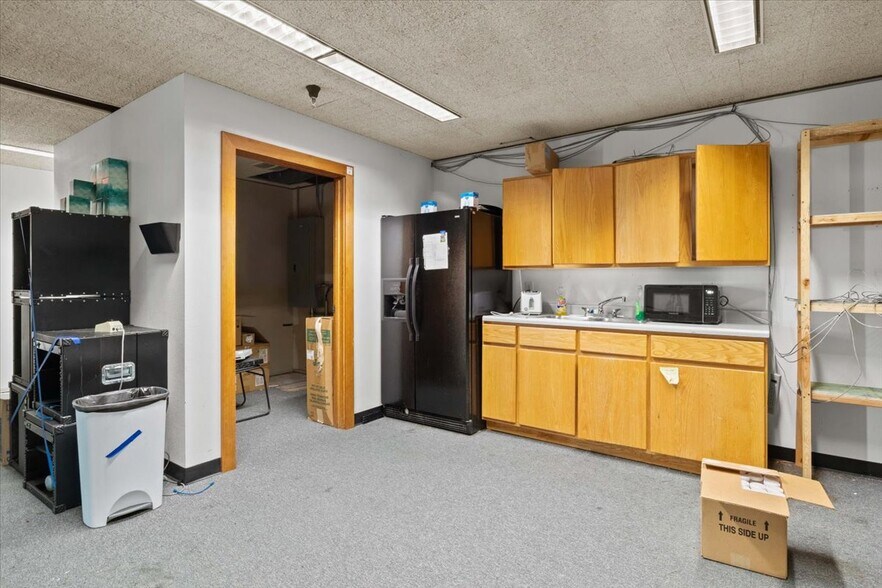 More Photos Of 1390 Waverly Dr SE, Albany Medical For Lease