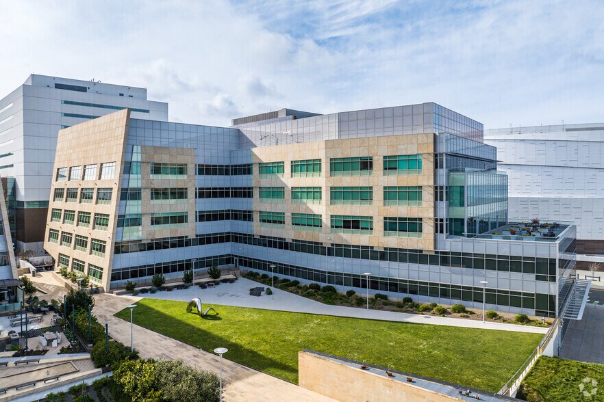 More Photos Of 1655 3rd St, San Francisco Unknown For Lease