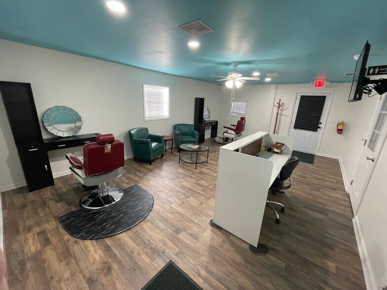 More Photos Of 5395 Cotton St, Graceville Office For Lease