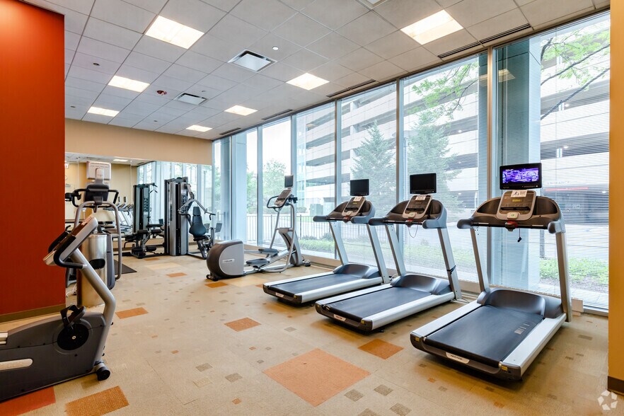 More Photos Of 2135 CityGate Ln, Naperville Unknown For Lease