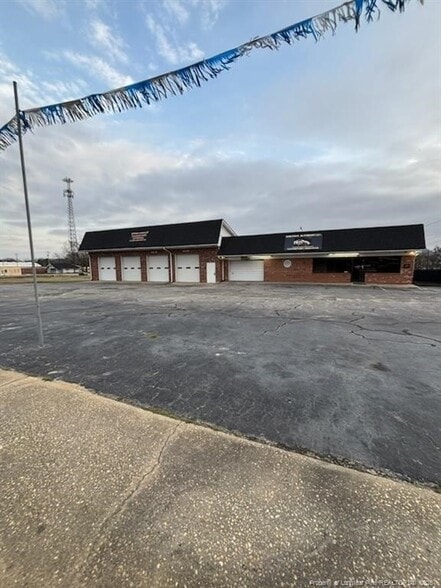 Primary Photo Of 302 E 2nd St, Lumberton Auto Repair For Sale