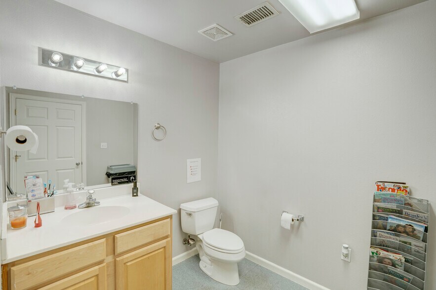 More Photos Of 11578 Airway Blvd, Roanoke Warehouse For Sale