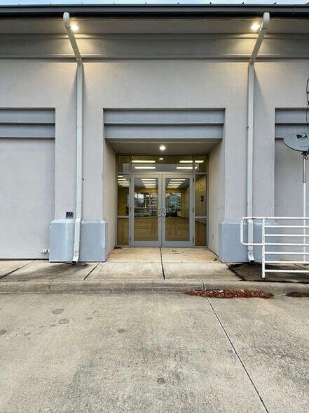More Photos Of 1549 E 70th St, Shreveport General Retail For Lease