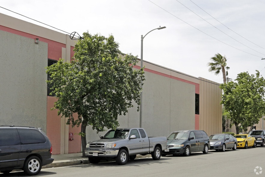 More Photos Of 20540 Superior St, Chatsworth Warehouse For Lease