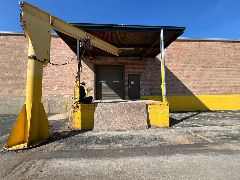 More Photos Of 10433-10435 Seymour Ave, Franklin Park Warehouse For Lease