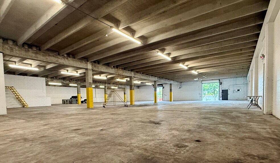 More Photos Of 12388 Starkey Rd, Largo Warehouse For Lease