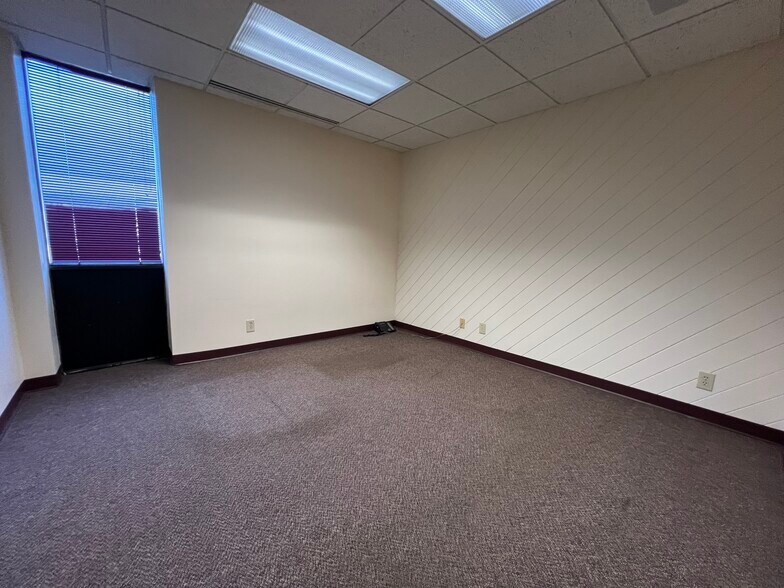 More Photos Of 7655 Five Mile Rd, Cincinnati Medical For Sale