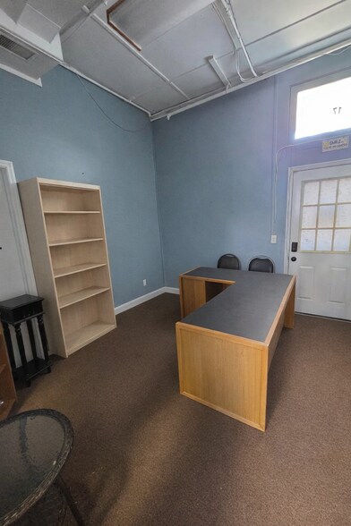 More Photos Of 11-23 Bannard St, Freehold Warehouse For Lease