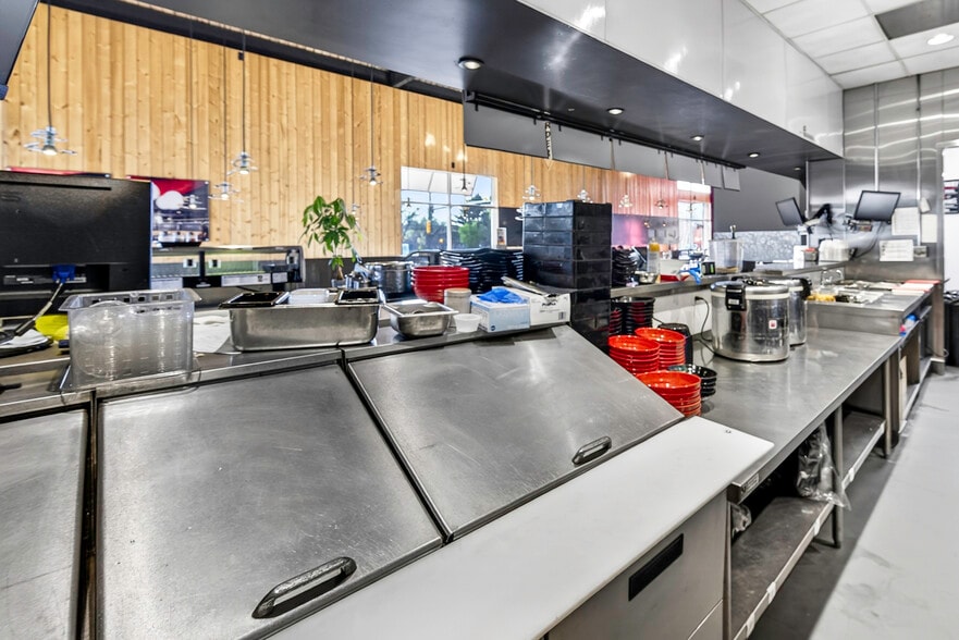 More Photos Of 100 W Troutman Pky, Fort Collins Restaurant For Lease
