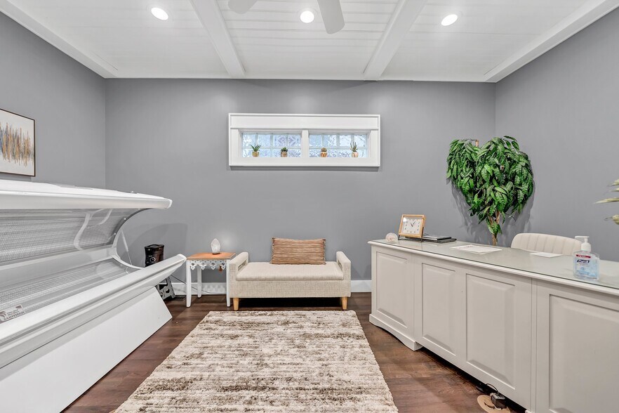 More Photos Of 6576 E Quaker St, Orchard Park Freestanding For Sale