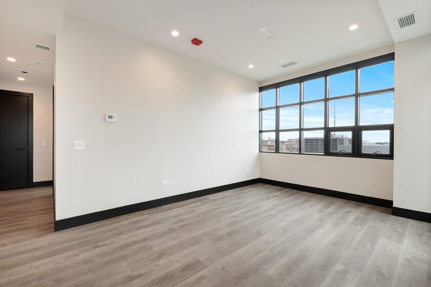 More Photos Of 1123 W Randolph St, Chicago Apartments For Lease