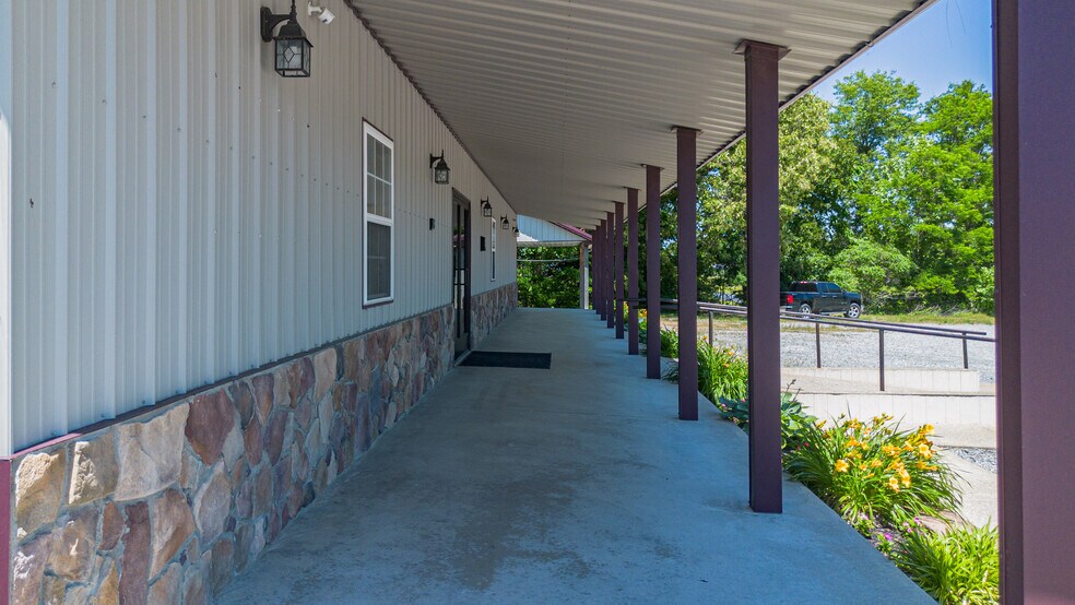 More Photos Of 71 Commerce St, Hickory Supermarket For Sale