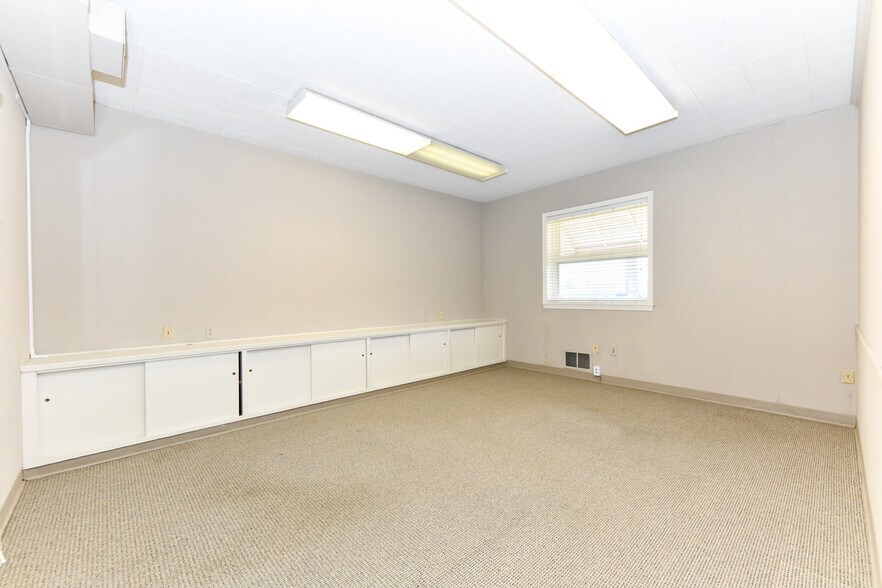 More Photos Of 1834 Banking St, Greensboro Office For Lease