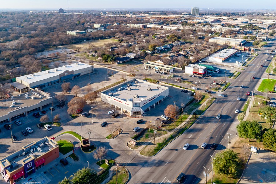 More Photos Of 1020 N Collins St, Arlington Drugstore For Sale
