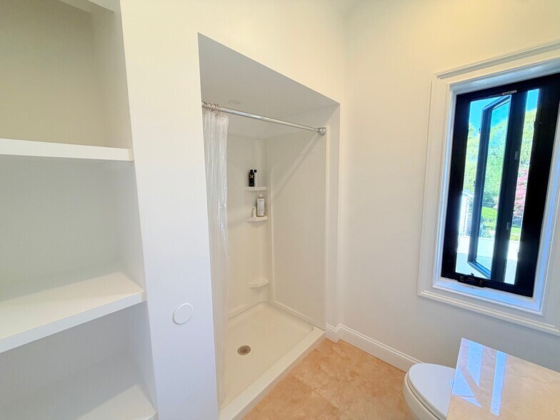 More Photos Of 31 Saint Roch Ave, Greenwich Office Residential For Lease