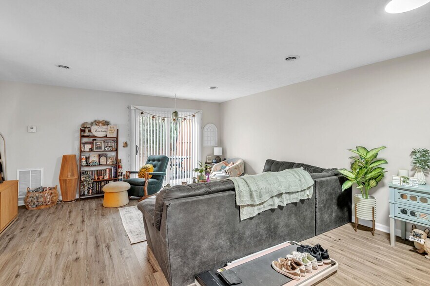 More Photos Of 506 Ellis st, Jefferson City Apartments For Sale