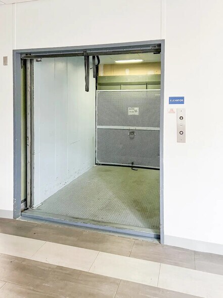 More Photos Of 5 Omni Way, Chelmsford Flex For Lease
