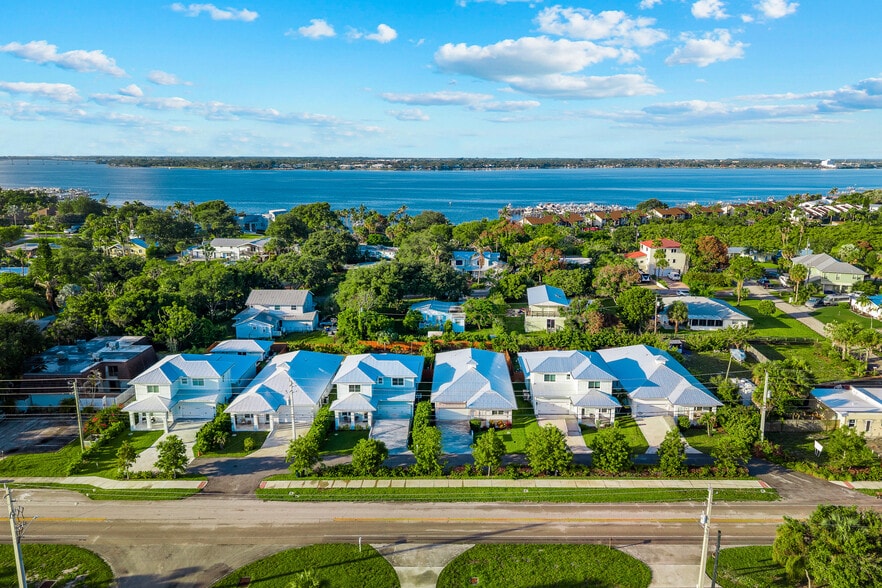 More Photos Of 1960 NE Dixie Hwy, Jensen Beach Apartments For Sale