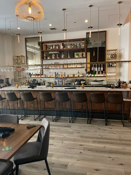 More Photos Of 518 W 7th St, Los Angeles Storefront Retail Residential For Lease