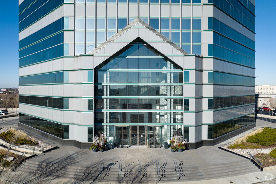 More Photos Of 1 Tower Ln, Oakbrook Terrace Office For Sale