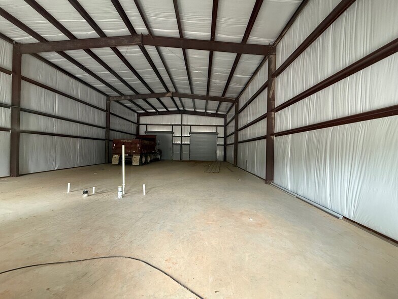 More Photos Of 837 Santa Fe St, Conroe Industrial For Lease