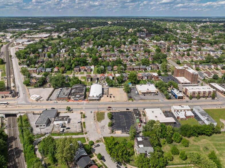 More Photos Of 5951 Delmar Blvd, Saint Louis Freestanding For Sale