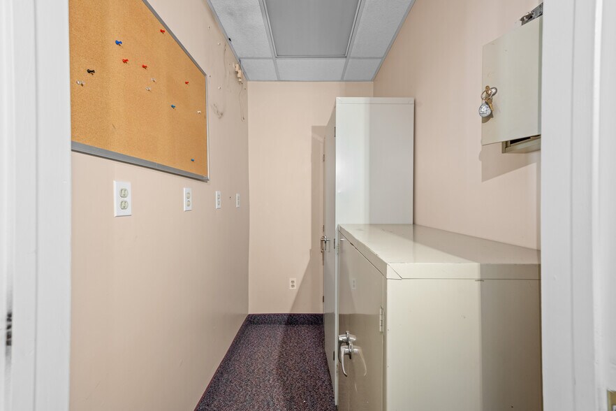 More Photos Of 901 Crown Point Rd, Westville Office For Lease