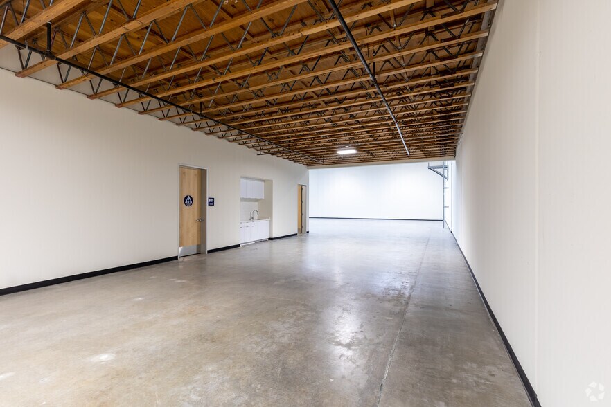 More Photos Of 2445-2460 E 12th St, Los Angeles Unknown For Lease