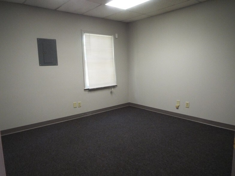 More Photos Of 1298 Rockbridge Rd, Stone Mountain Office For Sale