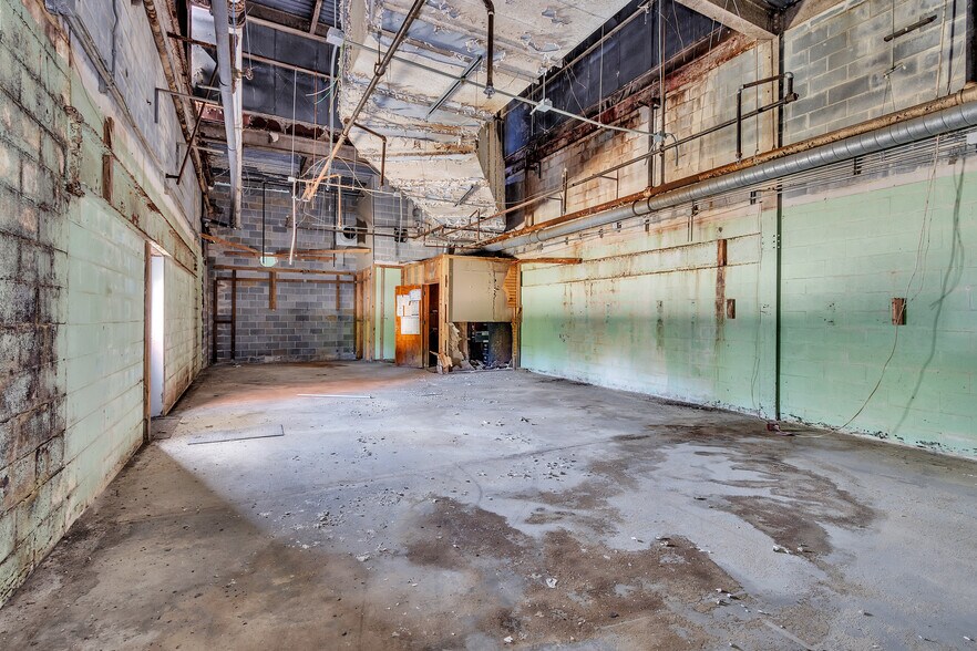 More Photos Of 11200 Dunbarton Blvd, Barnwell Manufacturing For Lease