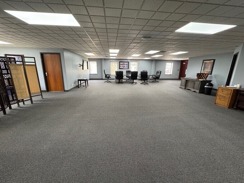 More Photos Of 13720 E 42nd Ter, Independence Office For Lease