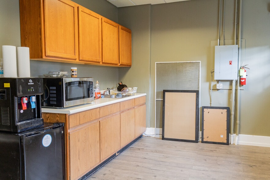 More Photos Of 496-498 Congress St, Portland Storefront Retail Office For Sale