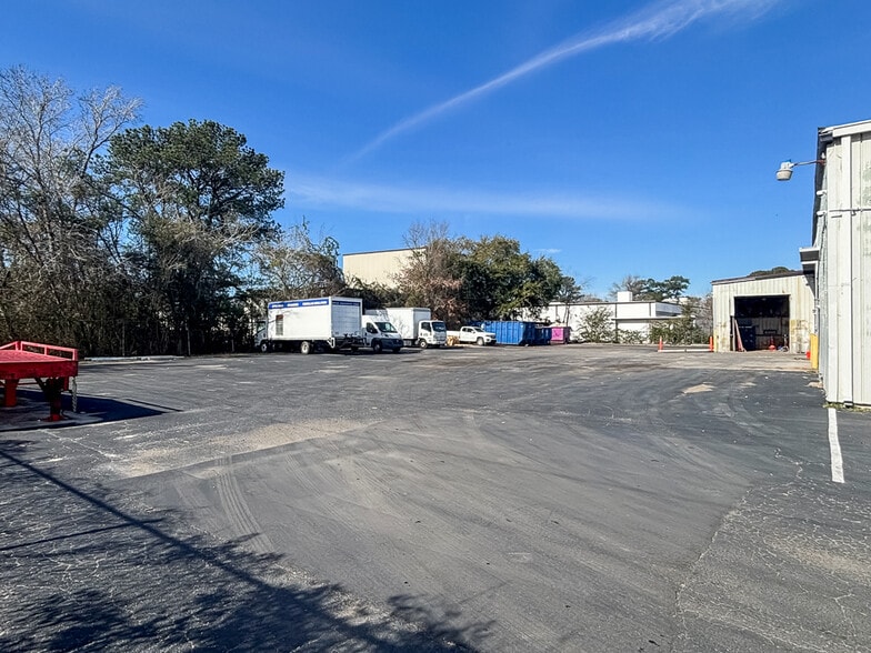 More Photos Of 6549 Fain St, Charleston Warehouse For Lease
