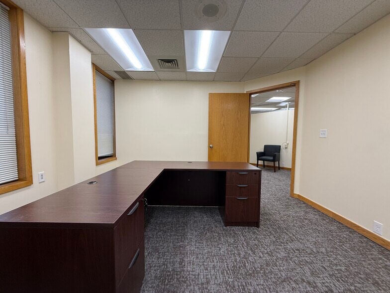 More Photos Of 33 Bartlett St, Lowell Medical For Lease