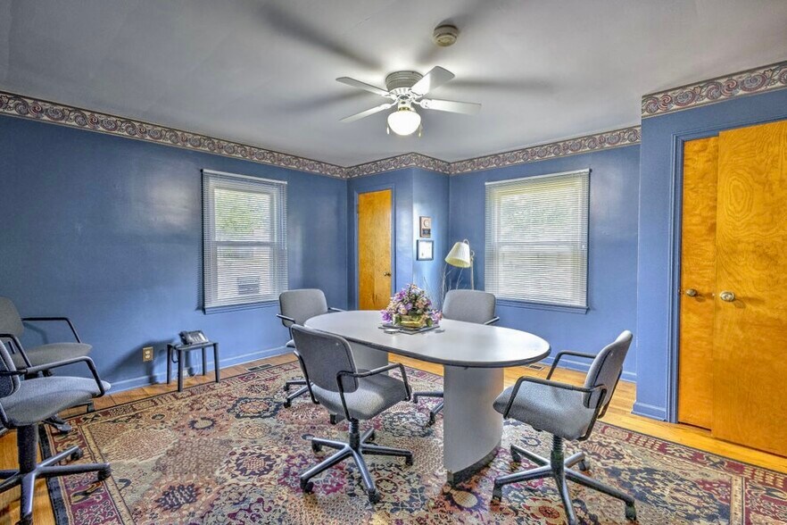 More Photos Of 719 Coshocton Ave, Mount Vernon Office For Sale