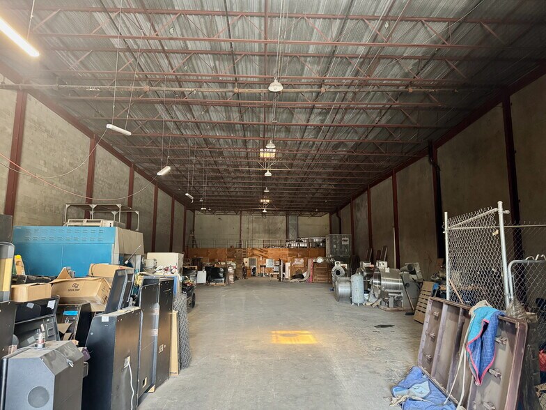 More Photos Of 13755 U.S. Highway 19 N, Clearwater Warehouse For Lease