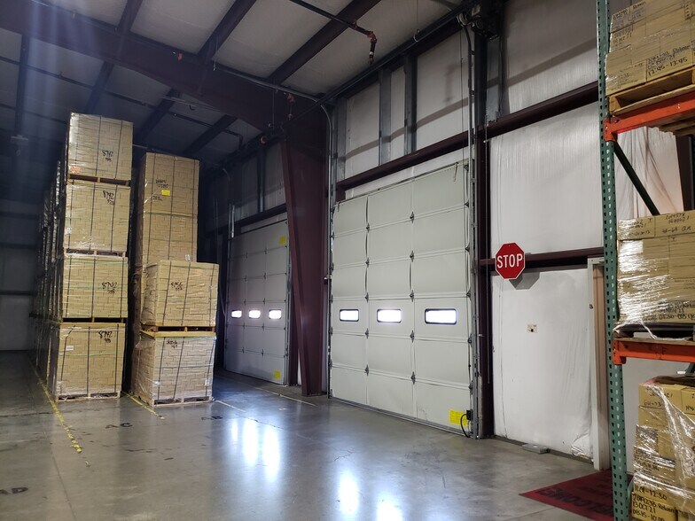 More Photos Of 694 Tolman Creek Rd, Ashland Warehouse For Lease